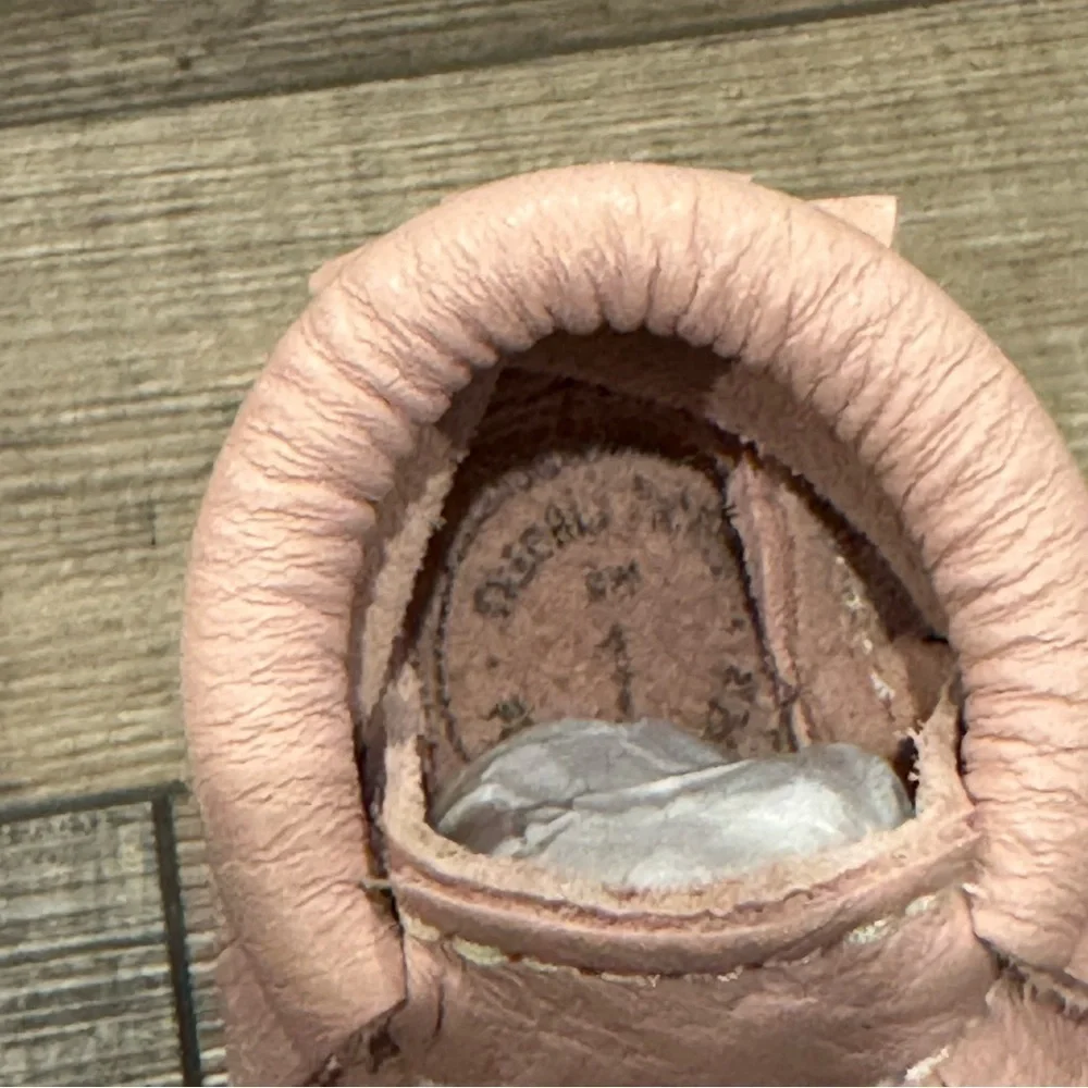 Freshly Picked Moccasin Blush Pink Leather Fringe Sz 1 Soft Sole Baby Shoes EUC